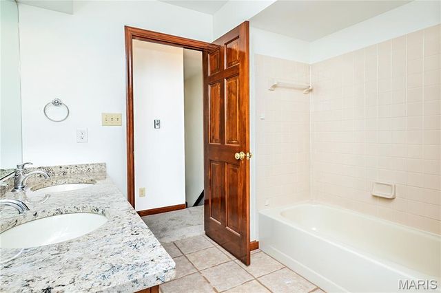 5137 Carriage Trace Drive, St Louis, MO 63128