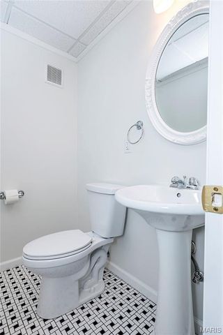 5137 Carriage Trace Drive, St Louis, MO 63128