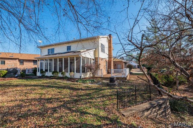 5137 Carriage Trace Drive, St Louis, MO 63128