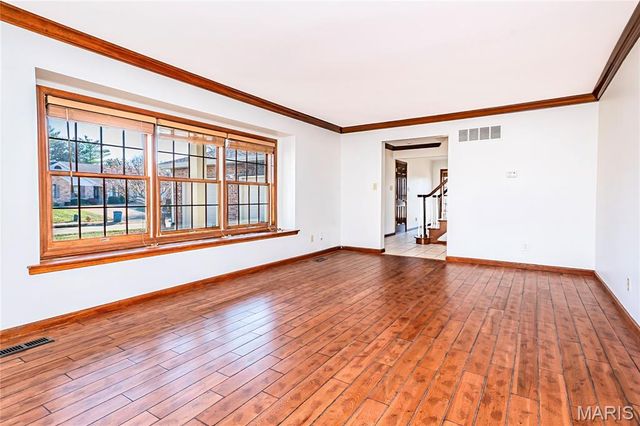 5137 Carriage Trace Drive, St Louis, MO 63128