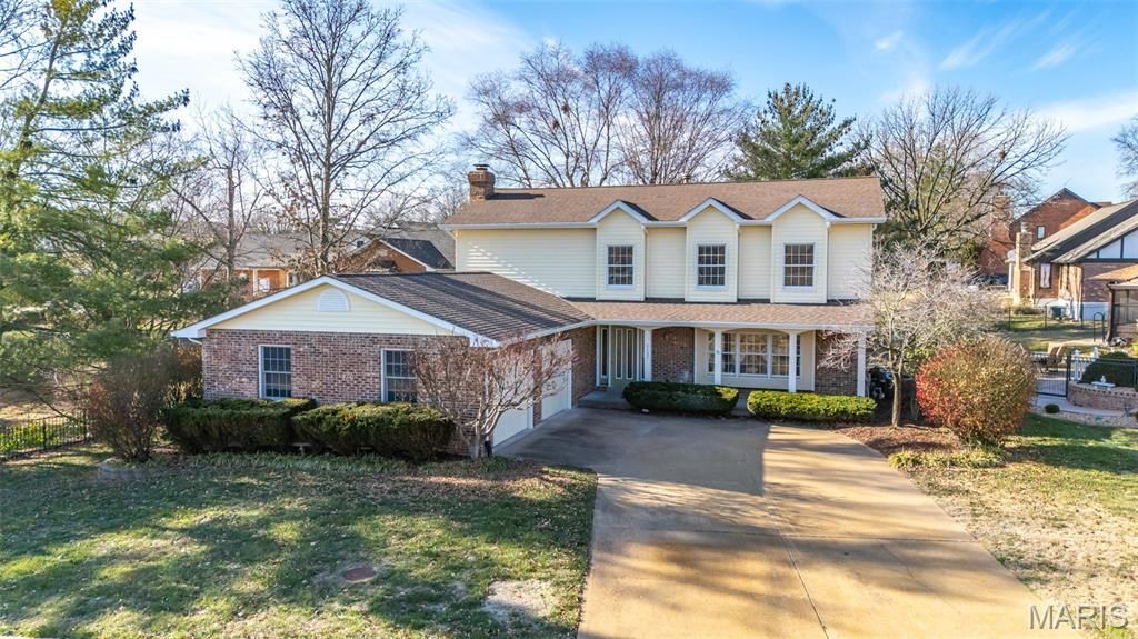 5137 Carriage Trace Drive, St Louis, MO 63128