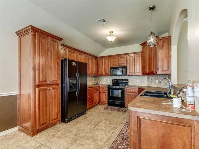 320 Madison Place Drive, Moore, OK 73160