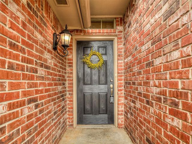 320 Madison Place Drive, Moore, OK 73160