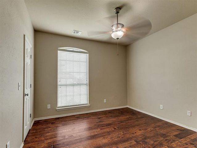 320 Madison Place Drive, Moore, OK 73160