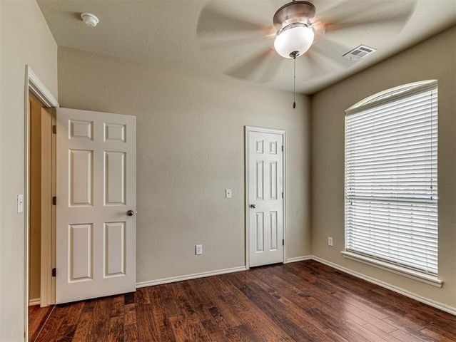 320 Madison Place Drive, Moore, OK 73160