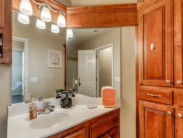 320 Madison Place Drive, Moore, OK 73160