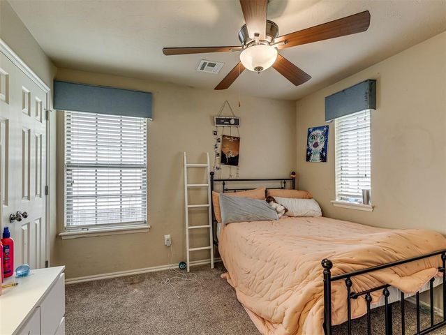 320 Madison Place Drive, Moore, OK 73160