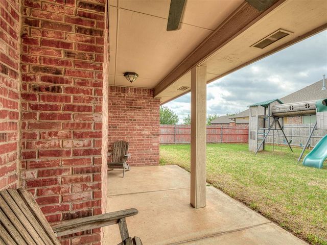 320 Madison Place Drive, Moore, OK 73160
