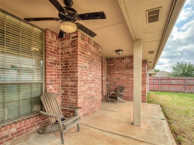 320 Madison Place Drive, Moore, OK 73160