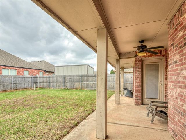 320 Madison Place Drive, Moore, OK 73160