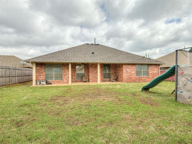 320 Madison Place Drive, Moore, OK 73160