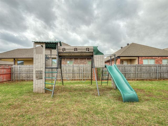320 Madison Place Drive, Moore, OK 73160