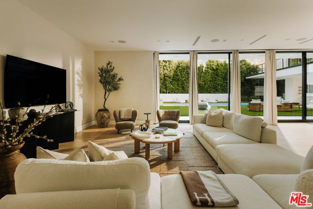 260 S Canyon View Drive, Los Angeles, CA 90049