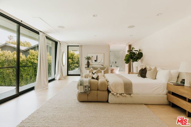 260 S Canyon View Drive, Los Angeles, CA 90049