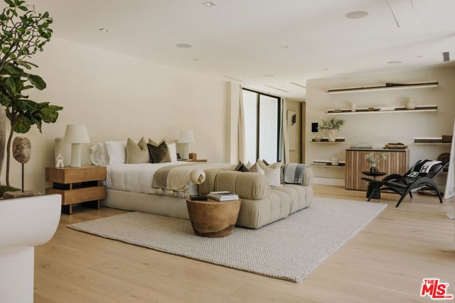 260 S Canyon View Drive, Los Angeles, CA 90049