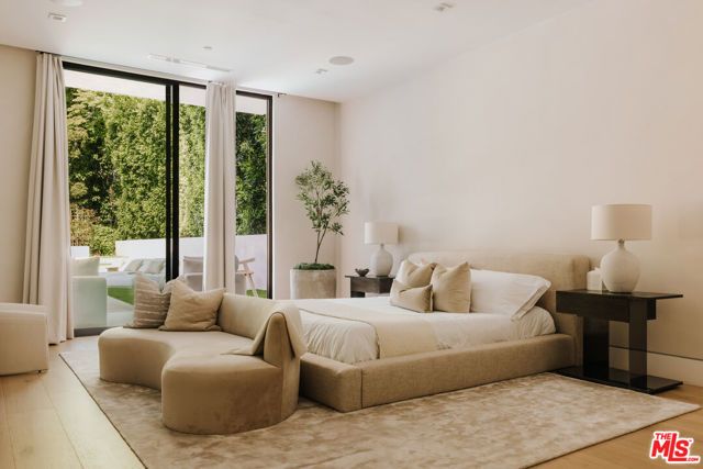 260 S Canyon View Drive, Los Angeles, CA 90049