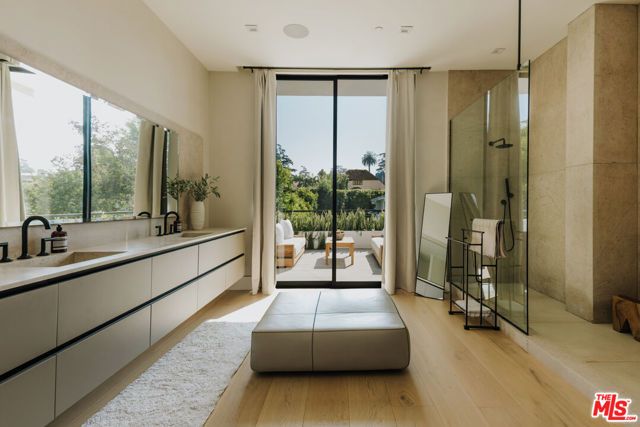 260 S Canyon View Drive, Los Angeles, CA 90049