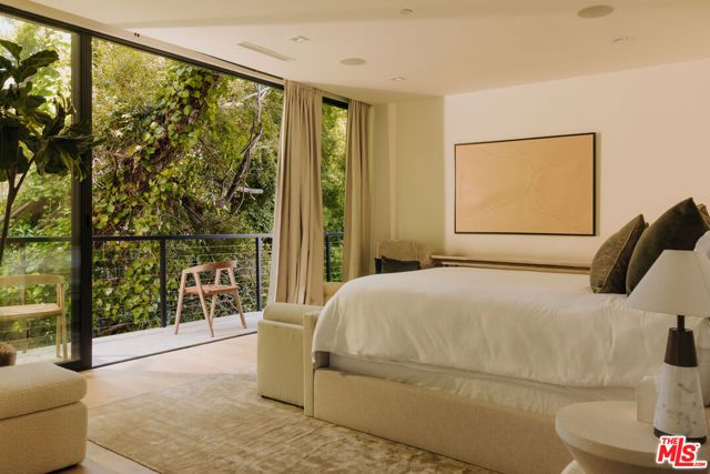 260 S Canyon View Drive, Los Angeles, CA 90049