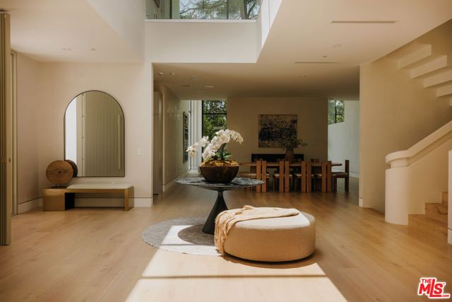 260 S Canyon View Drive, Los Angeles, CA 90049