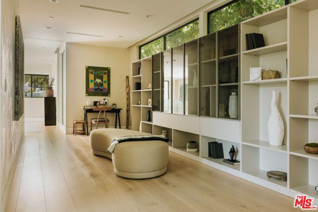 260 S Canyon View Drive, Los Angeles, CA 90049