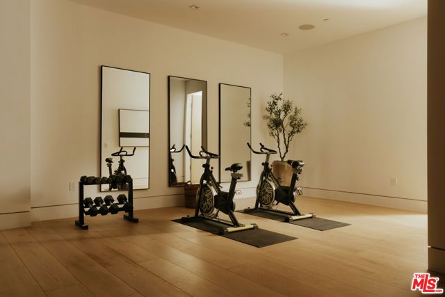 260 S Canyon View Drive, Los Angeles, CA 90049