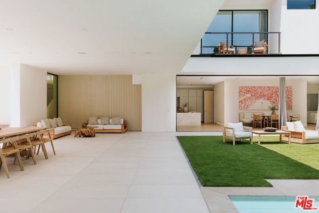 260 S Canyon View Drive, Los Angeles, CA 90049