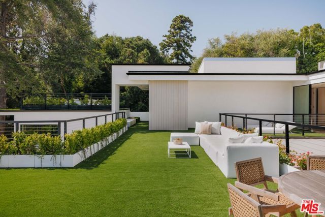 260 S Canyon View Drive, Los Angeles, CA 90049