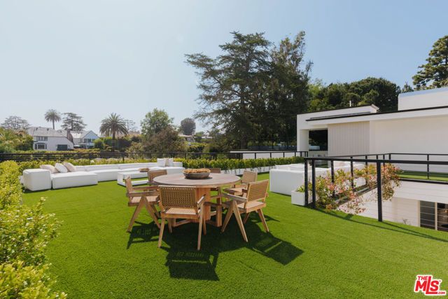 260 S Canyon View Drive, Los Angeles, CA 90049