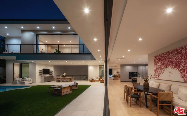 260 S Canyon View Drive, Los Angeles, CA 90049