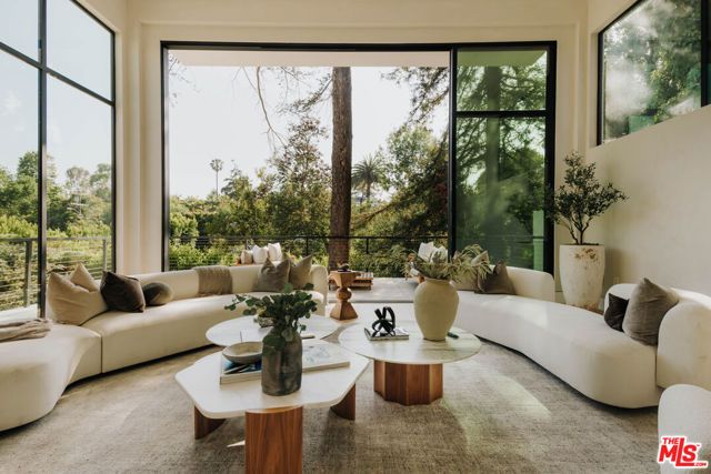 260 S Canyon View Drive, Los Angeles, CA 90049