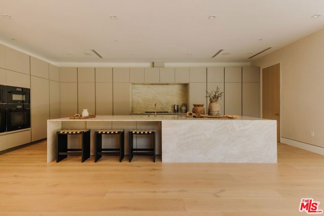 260 S Canyon View Drive, Los Angeles, CA 90049