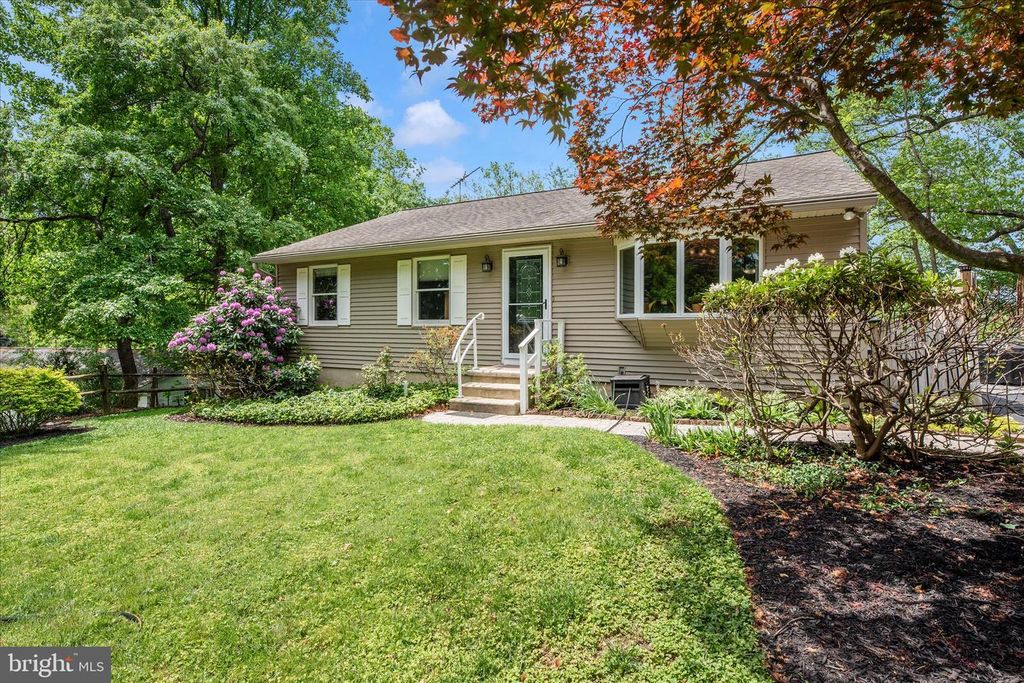 7554 WATKINS DR, Sykesville, MD 21784