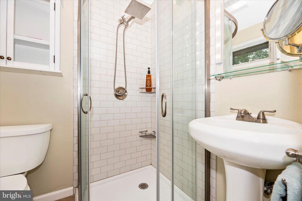 Image 13 of property listing at 7554 WATKINS DR, Sykesville, MD 21784