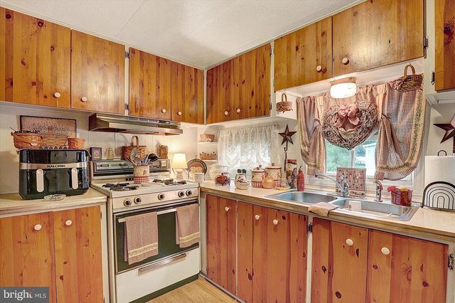 459 CLOVER DR, York, PA 17406