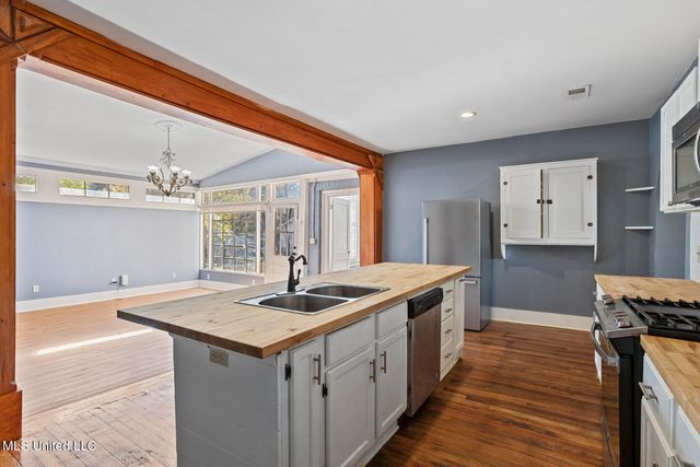 901 Fairview Street, Jackson, MS 39202