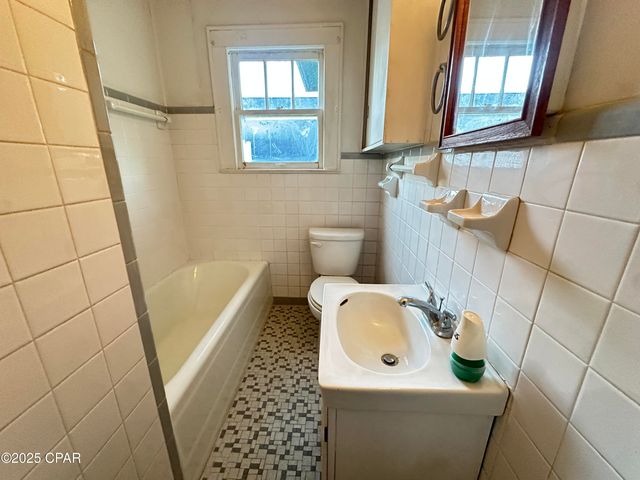 209 N Cove Boulevard, Panama City, FL 32401