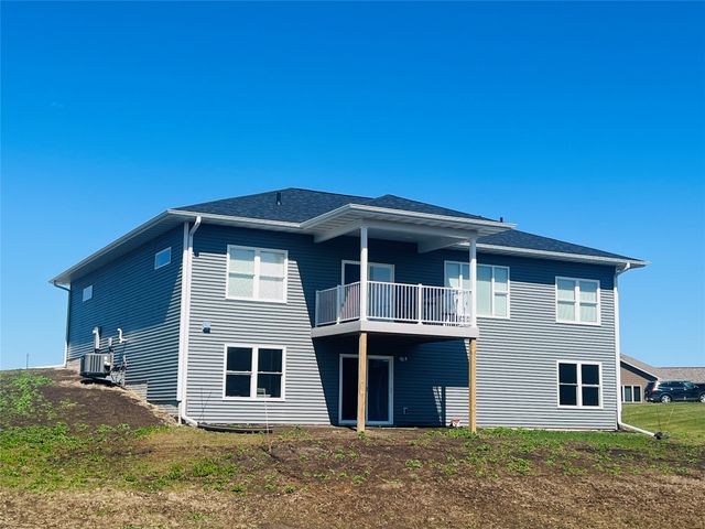 2516 N 9th Avenue E, Newton, IA 50208