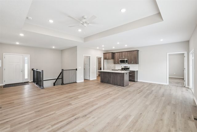 2516 N 9th Avenue E, Newton, IA 50208