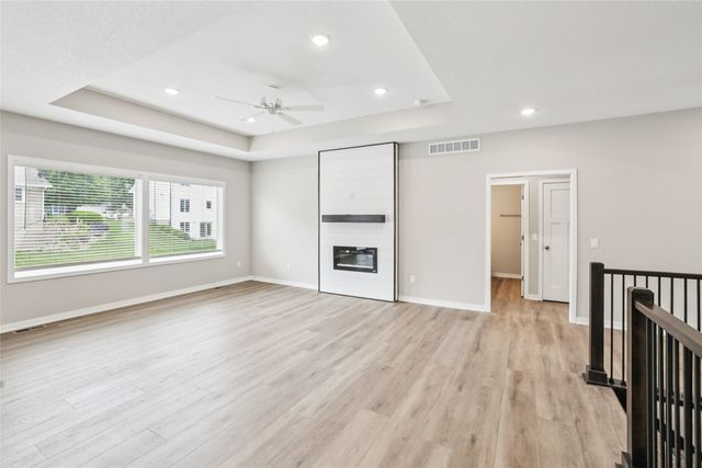 2516 N 9th Avenue E, Newton, IA 50208