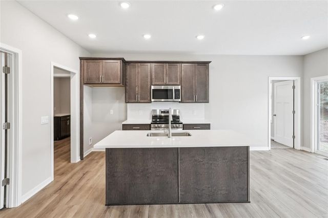 2516 N 9th Avenue E, Newton, IA 50208