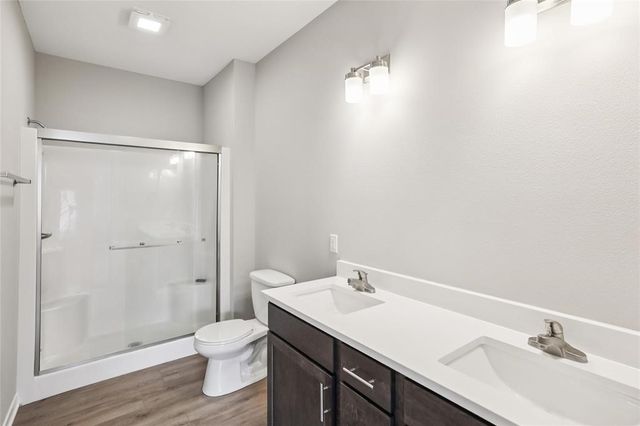 2516 N 9th Avenue E, Newton, IA 50208