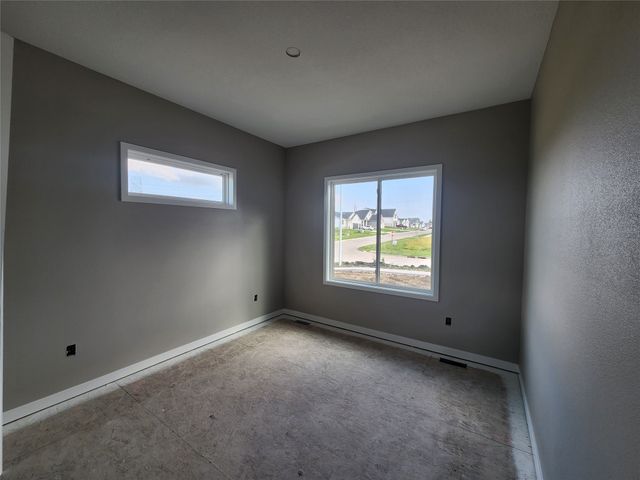2516 N 9th Avenue E, Newton, IA 50208
