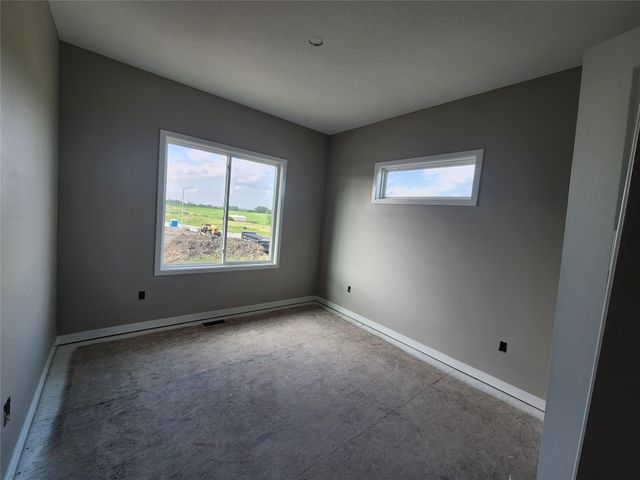 2516 N 9th Avenue E, Newton, IA 50208