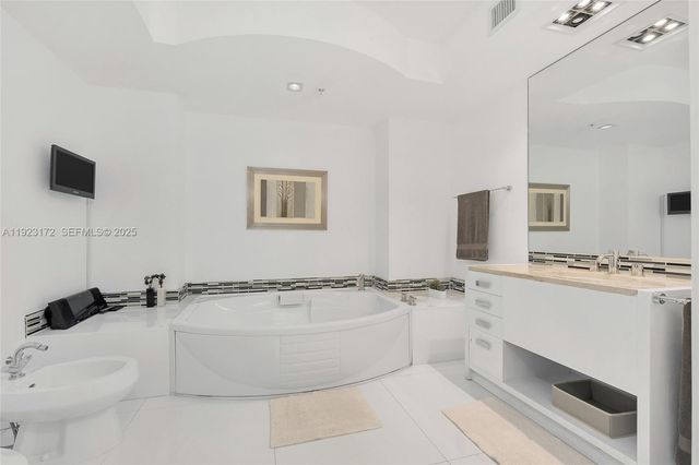 18201 Collins Ave 1002, Sunny Isles Beach, FL 33160