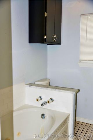 1215 Wade Wells Drive, Henryetta, OK 74437