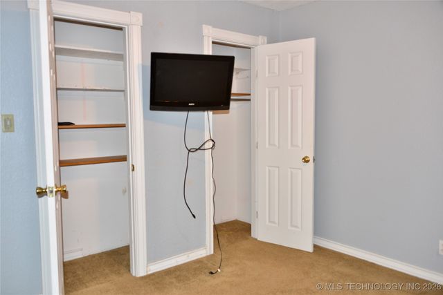 1215 Wade Wells Drive, Henryetta, OK 74437