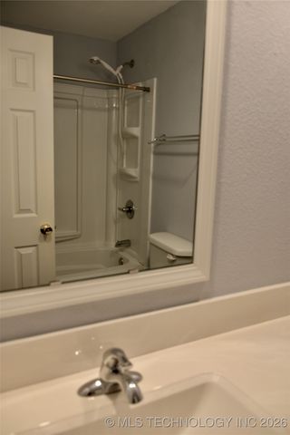 1215 Wade Wells Drive, Henryetta, OK 74437