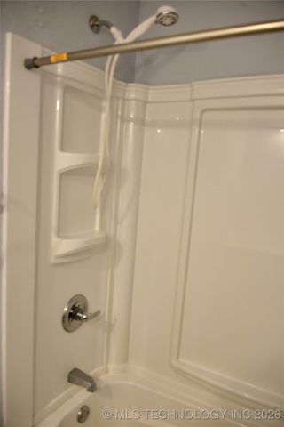 1215 Wade Wells Drive, Henryetta, OK 74437