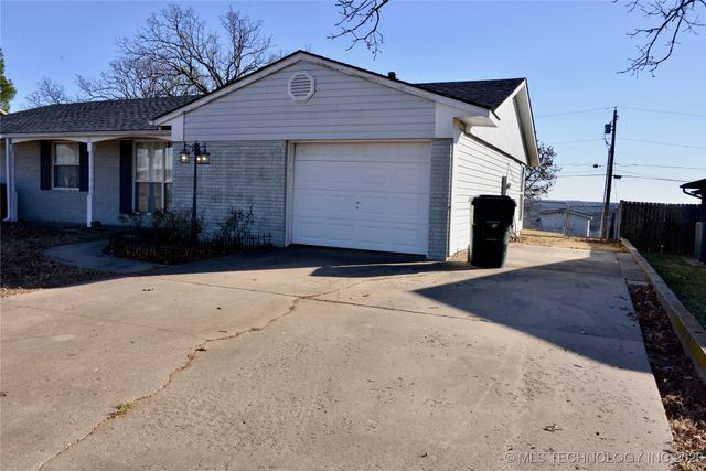 1215 Wade Wells Drive, Henryetta, OK 74437