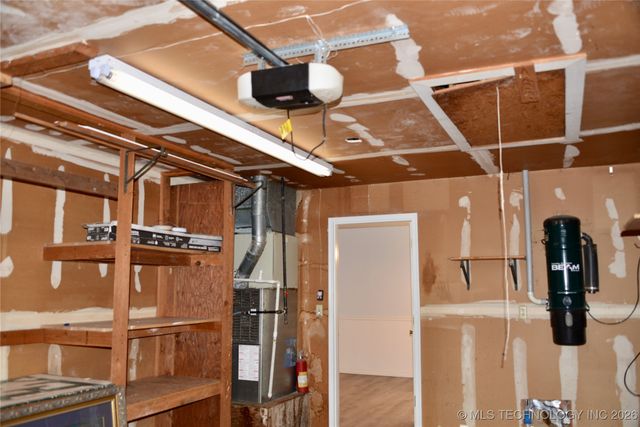 1215 Wade Wells Drive, Henryetta, OK 74437